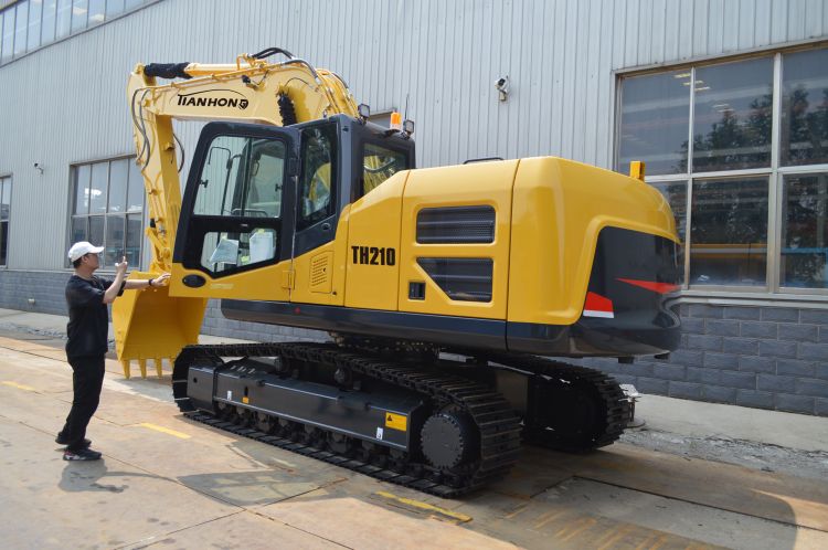 21 Ton Excavator TH210