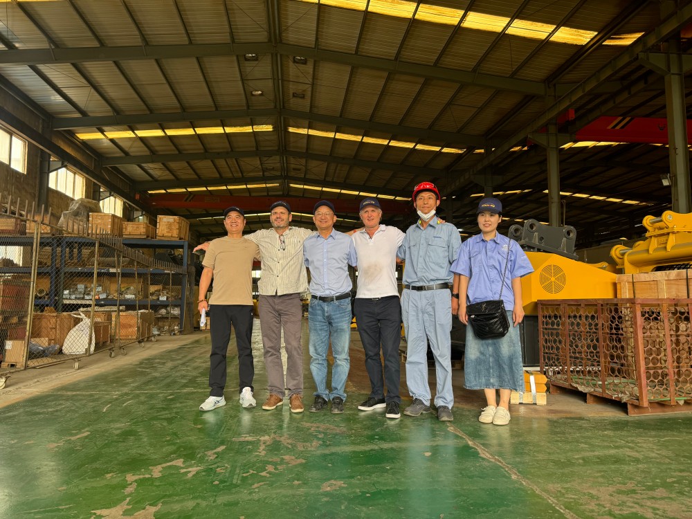 German Customers Came to Visit Our Factory